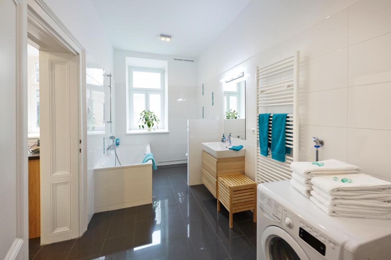Stadthalle - Familycityapartment Vienna Esterno foto
