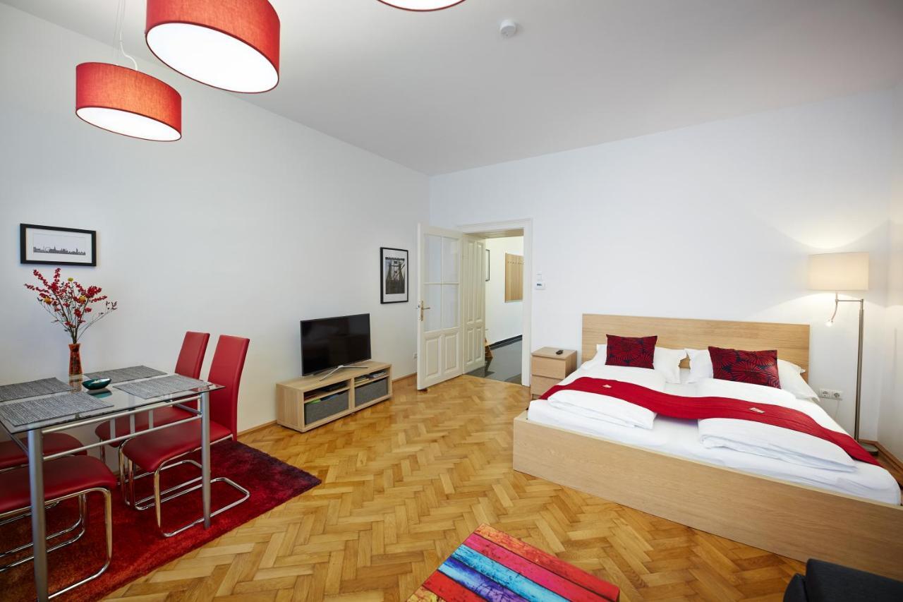 Stadthalle - Familycityapartment Vienna Esterno foto