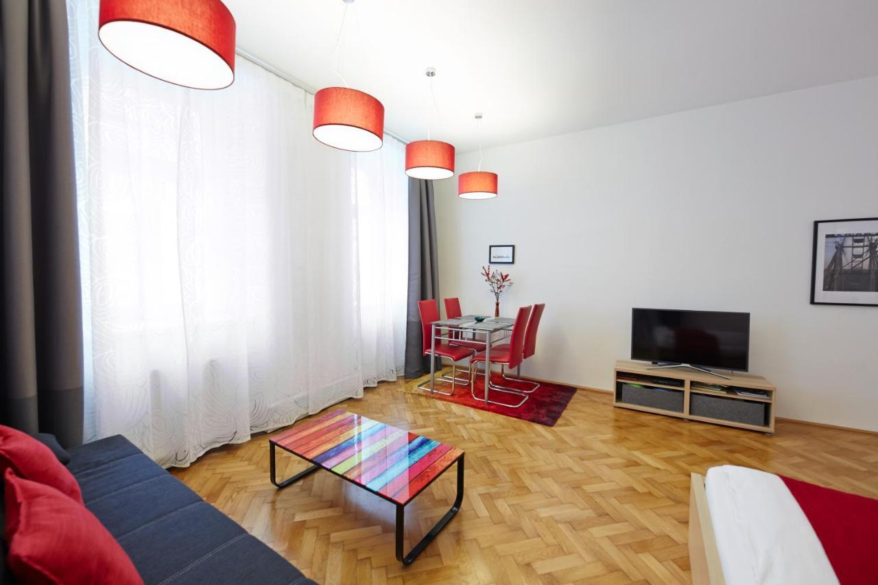 Stadthalle - Familycityapartment Vienna Esterno foto