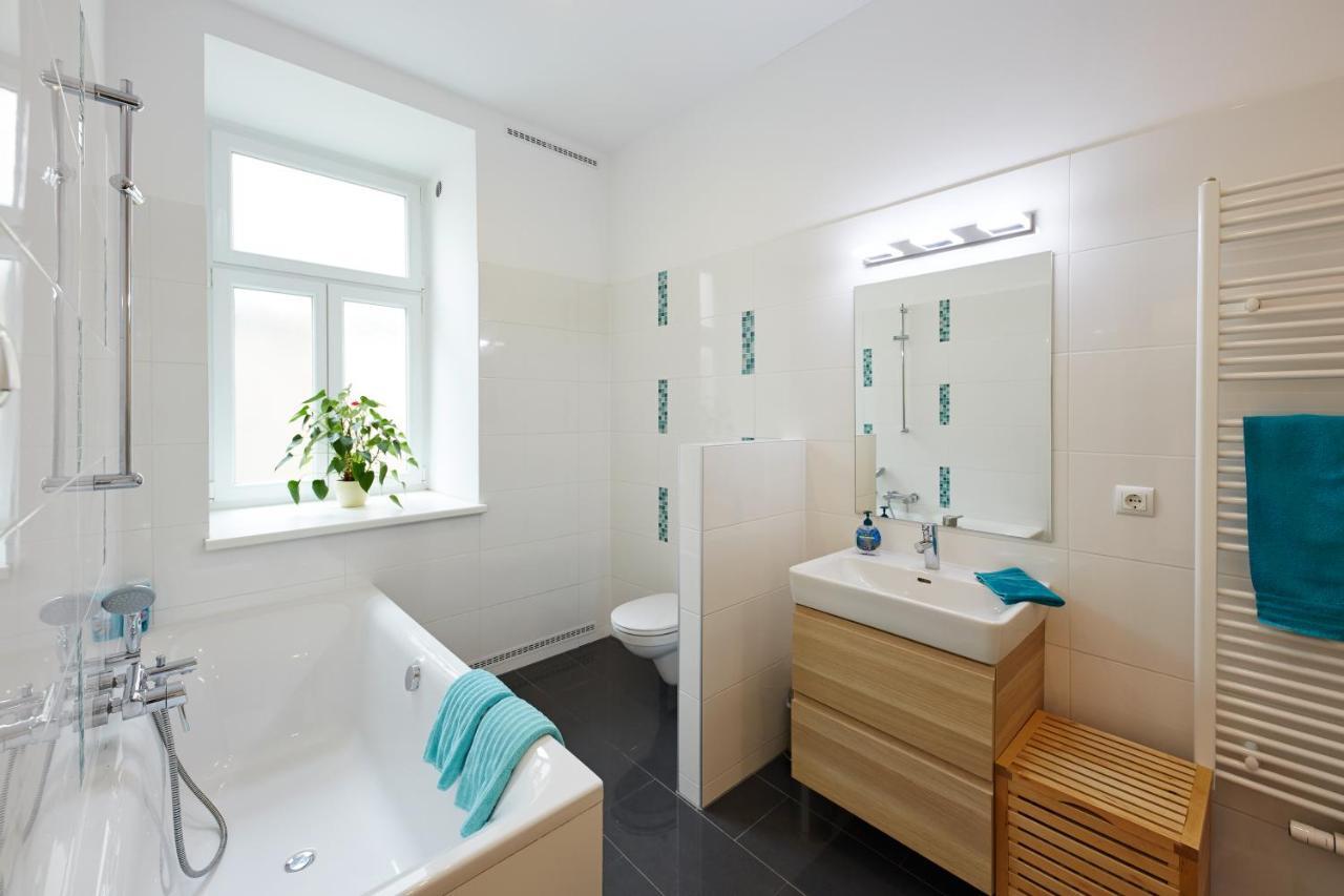 Stadthalle - Familycityapartment Vienna Esterno foto