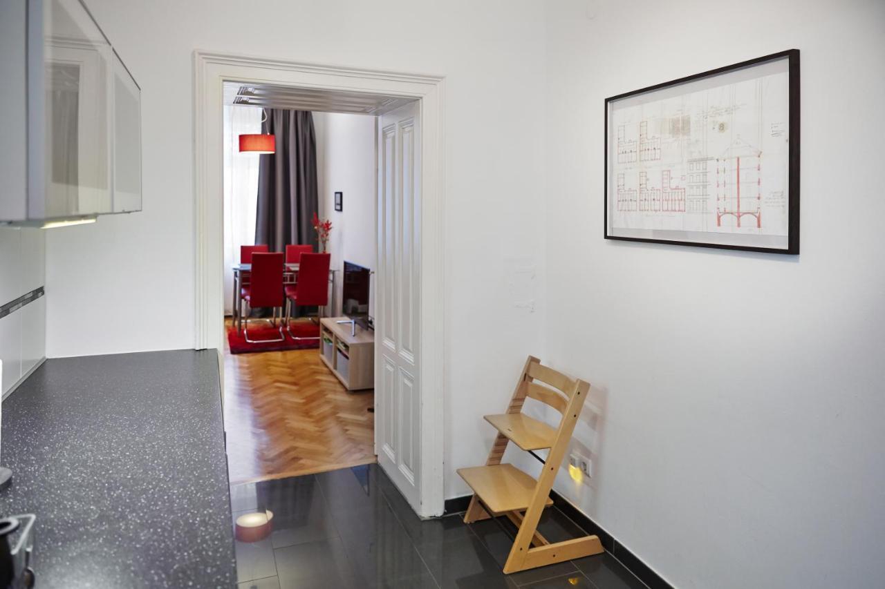 Stadthalle - Familycityapartment Vienna Esterno foto