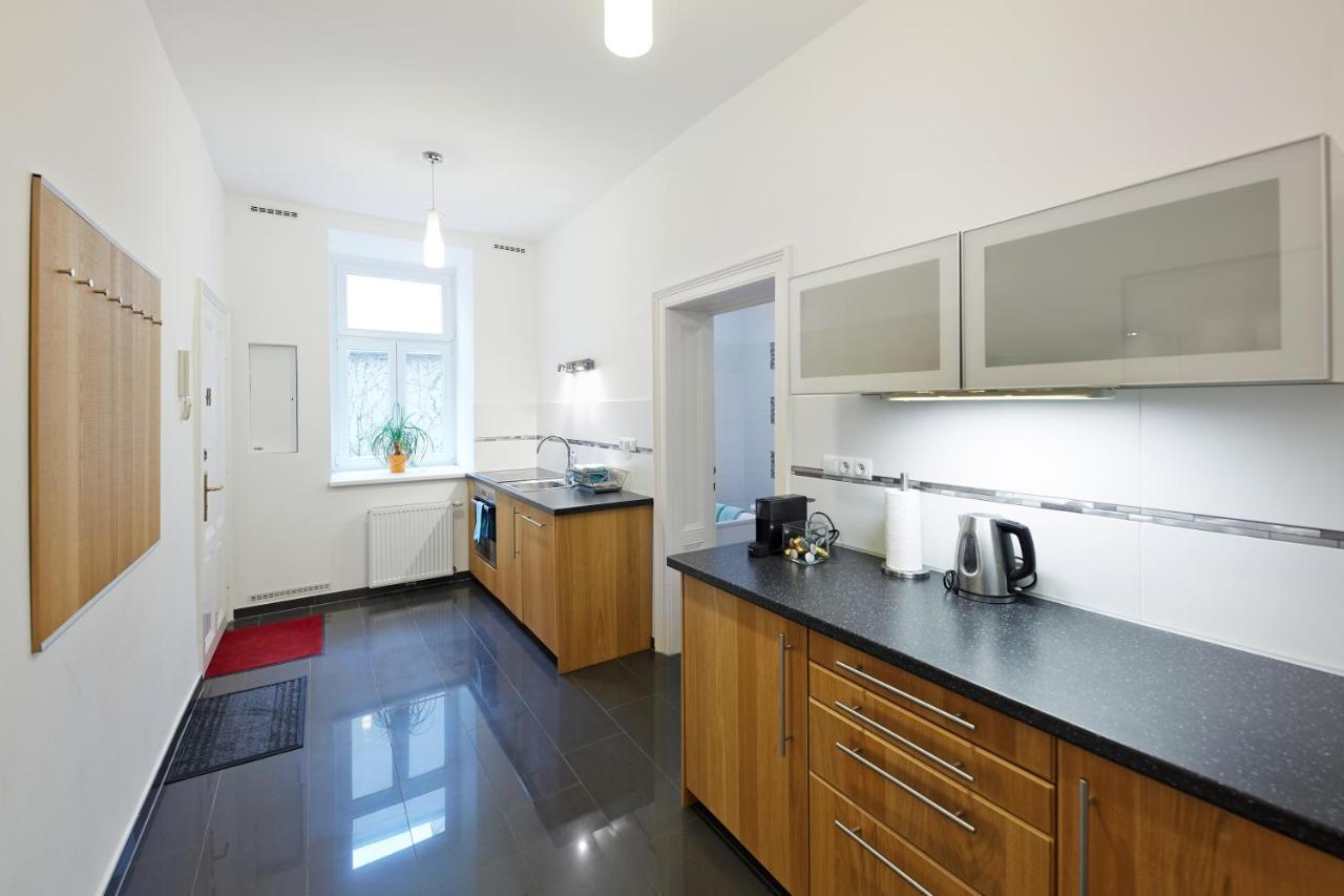 Stadthalle - Familycityapartment Vienna Esterno foto